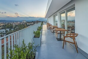 Unclassified image, 5 of 16, button