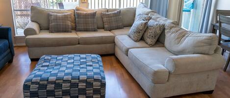 Condo, 3 Bedrooms | Living area