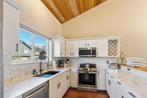 Fridge, microwave, oven, stovetop - Big Sky Vacation Rentals: Candlelight Meadows (Big Sky)