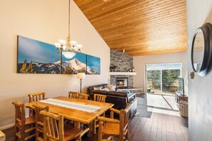 Interior - Big Sky Vacation Rentals: Candlelight Meadows (Big Sky)
