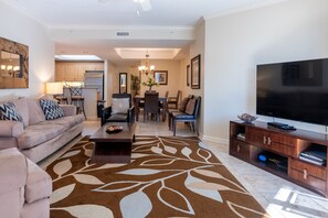 Condo, 3 habitaciones | Área de sala de estar