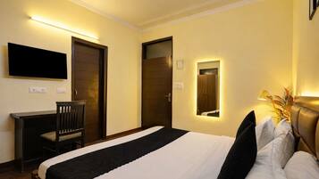 Phòng phong cách cổ điển, hút thuốc, dịch vụ dọn phòng | Bàn, khu vực làm việc phù hợp cho laptop