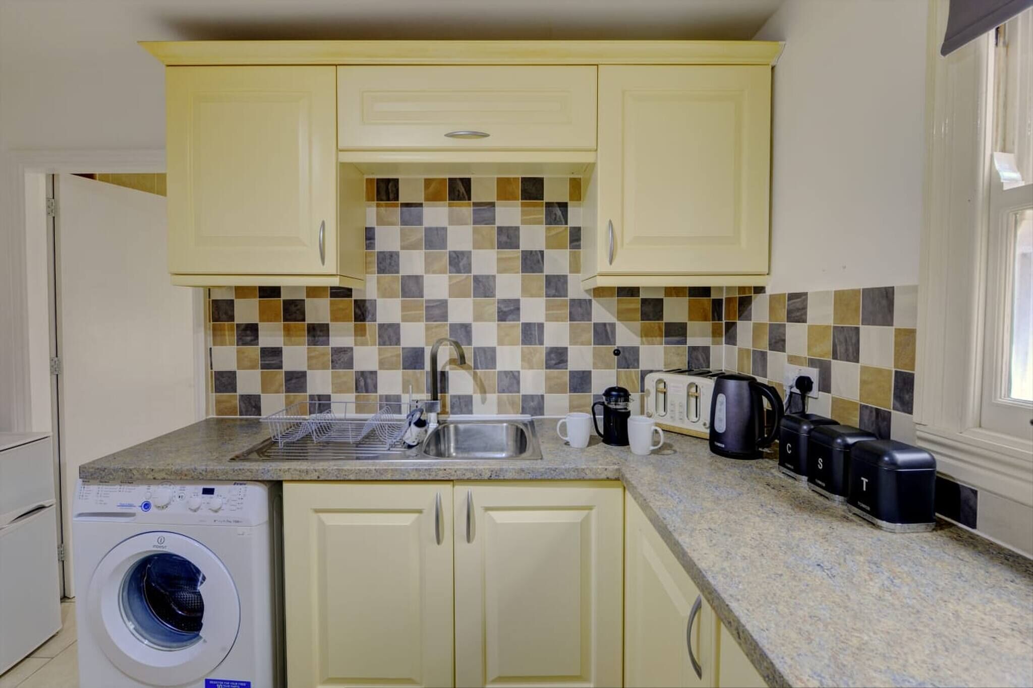 Apartment, 2 Bedrooms | Laundry