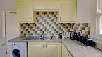 Apartment, 2 Bedrooms | Laundry