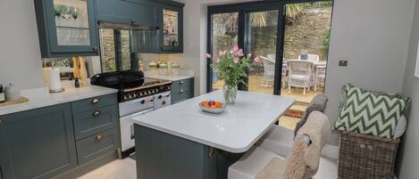 Máy rửa bát, dụng cụ nấu nướng/bát dĩa/dao nĩa