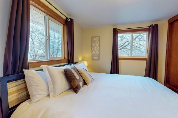 3 makuuhuonetta, silitysrauta/-lauta, ilmainen Wi-Fi, vuodevaatteet