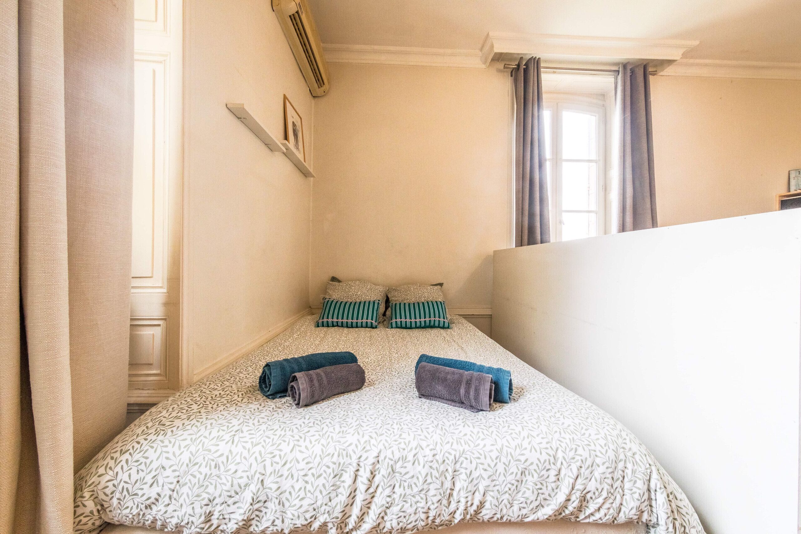 Wi-Fi de cortesia, roupa de cama