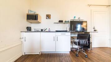 Fridge, microwave, coffee/tea maker, cookware/dishes/utensils