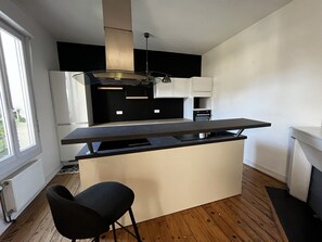 Fridge, microwave, oven, dishwasher - L' Atypique Briviste - Villa Montyon (Brive-la-Gaillarde)