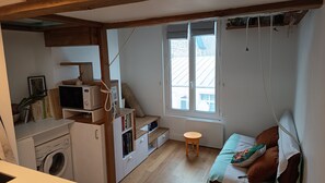 Interior - Studio near Montmartre (París)