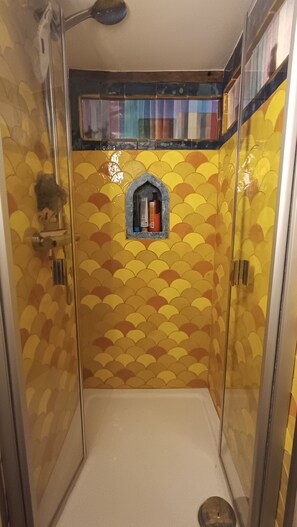 Shower, towels - Studio near Montmartre (París)