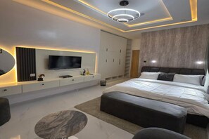 2 bedrooms, iron/ironing board, Internet - Lekki Lagos-Nigeria 2BR Premium SmartHome by SereneSpaces (Lagos)