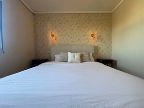 3 bedrooms, WiFi, bed sheets - Alma CaloRosa – Sea View Escape in Romantic Moledo, Northern Portugal (Moledo)