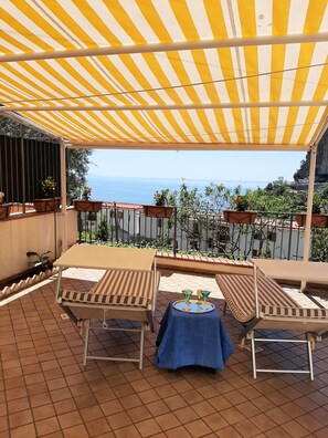 Outdoor dining - ALMARY HOUSE WITH SEA VIEW (Amalfi)