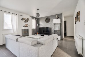 TV - New and cozy house for 6 with garden (Beaussais-Sur-Mer)