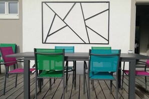 Outdoor dining - Detached house with garden, close to the sea. (Saint-Hilaire-de-Riez)