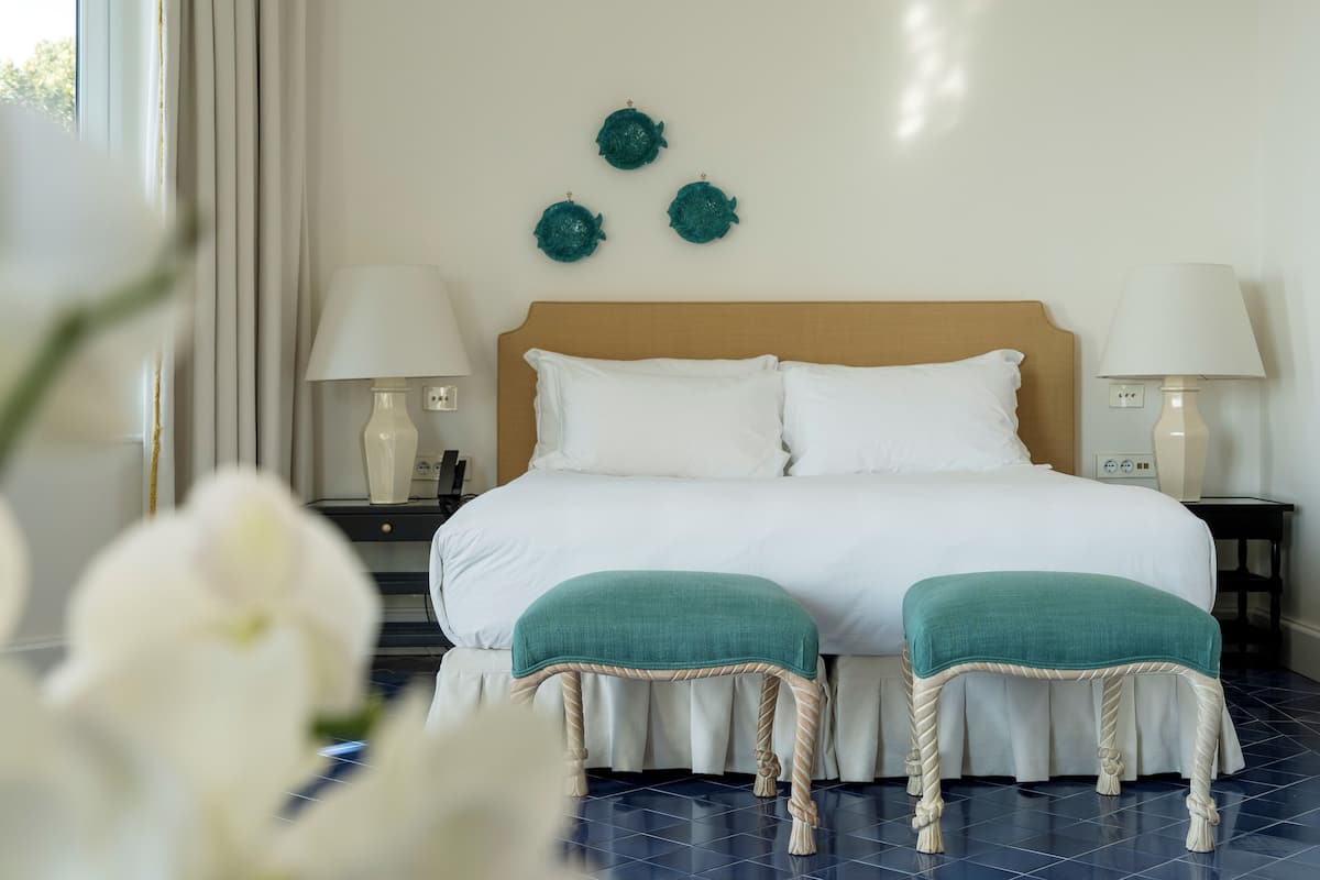 In-room safe, soundproofing, iron/ironing board, free WiFi