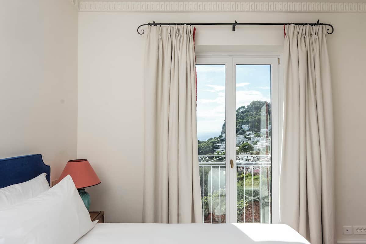 Capri Suite | In-room safe, soundproofing, iron/ironing board, free WiFi