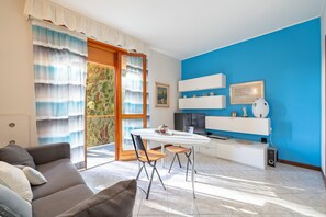 Living area - Sanremo la Mimosa by Wonderful Italy (Sanremo)