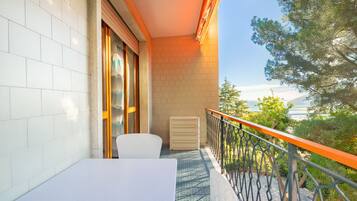 Basic Apartment, Balcony | Outdoor dining