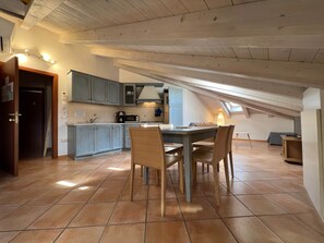 Dining - Attic 8 (Nago-Torbole)
