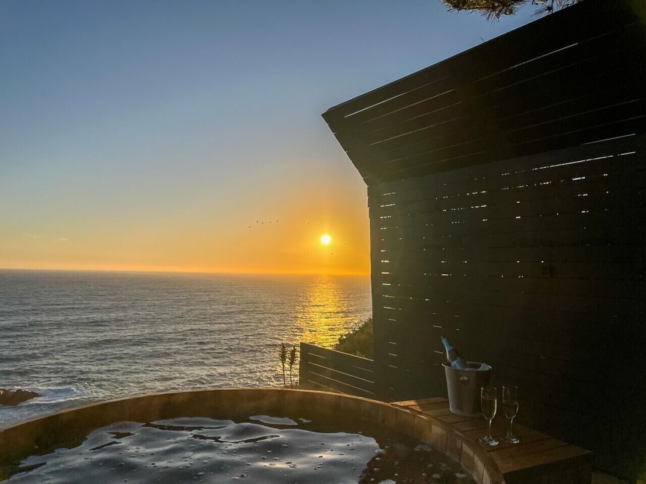 Outdoor spa tub