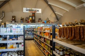 Gift shop - 2 minutes from the beach! Mobile home Duingras Ameland (Nes)