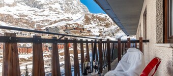 The Ski Lovers - Ski-in/Ski-out Matterhorn View