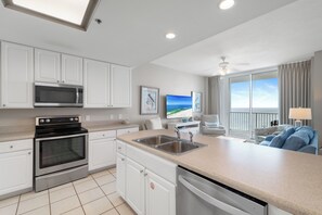 Fridge, microwave, oven, stovetop - Lighthouse 1215 by Liquid Life (Gulf Shores)