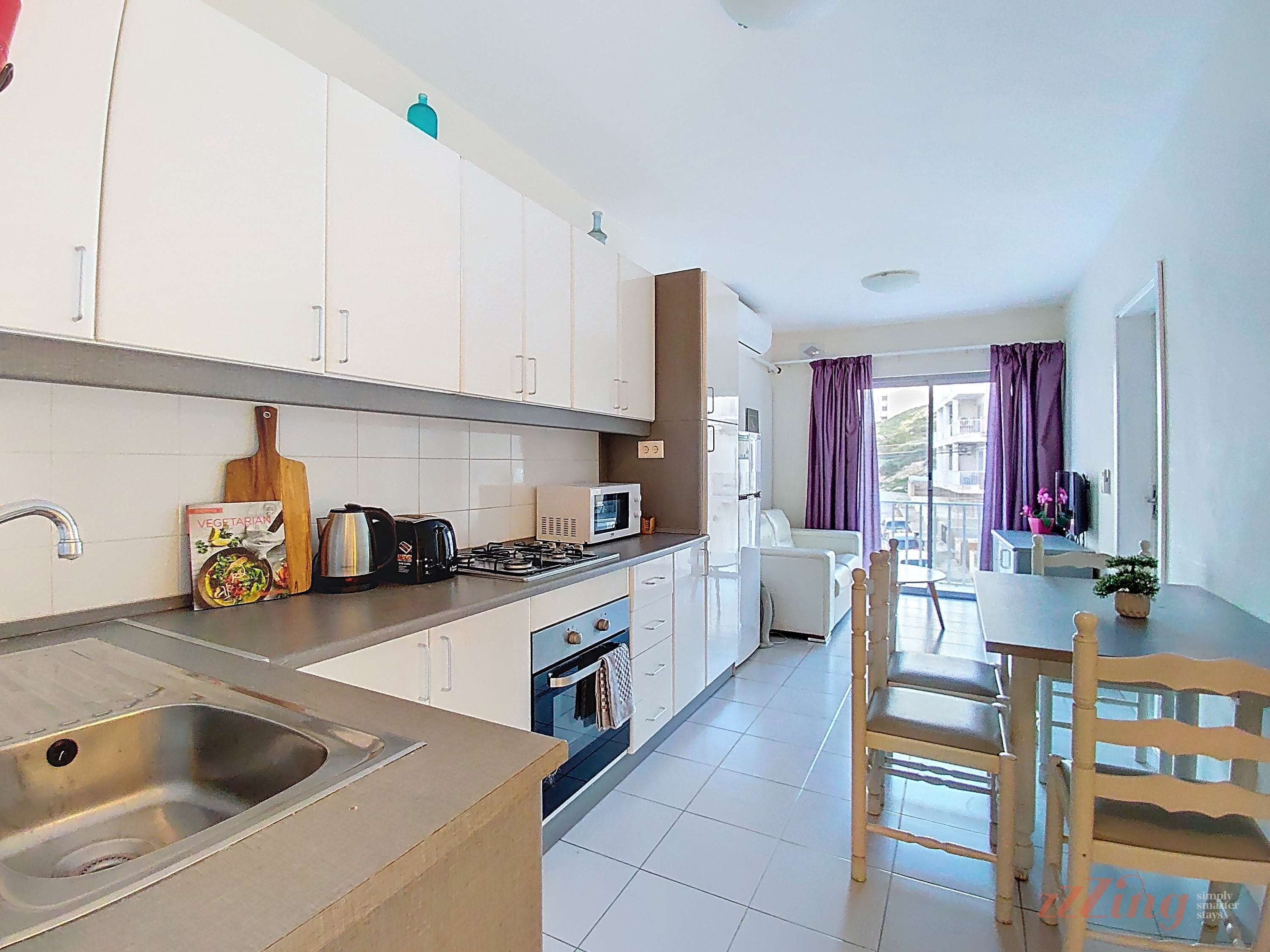 Jääkaappi, mikroaaltouuni, uuni, liesi