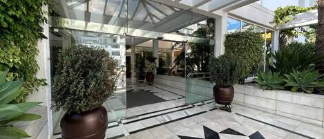 تفاصيل الفندق من الخارج