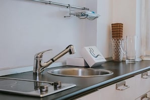 Fridge, stovetop, toaster, cookware/dishes/utensils - Family Apartment City Center - Mirable PM (Milano)