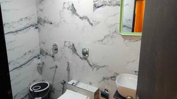 Deluxe Double Room | Bathroom