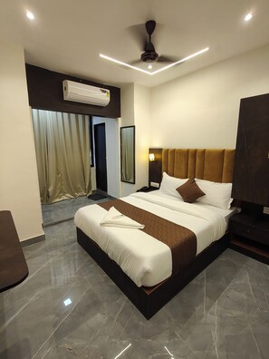 Economy Room, City View | Free WiFi - Hotel Regal Gate (Mumbai)