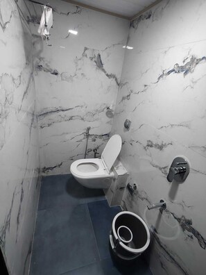 Economy Room, City View | Bathroom - Hotel Regal Gate (Mumbai)