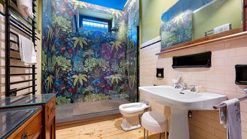 Dusche, Haartrockner, HandtĂŒcher