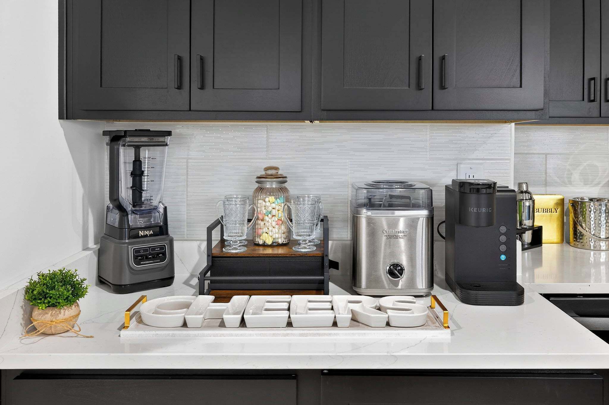 冰箱、微波炉、烤箱、炉灶