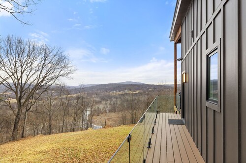 Modern w/Sleek Design, Hot Tub, Dome & Game Room