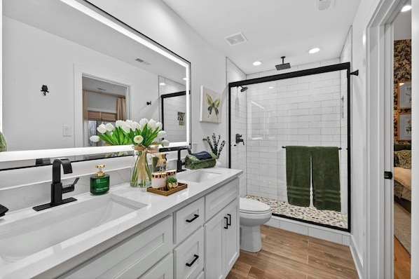 Shower, hair dryer, towels, shampoo