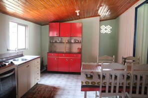 House, Smoking | 3 bedrooms - Casa de Campo com Churrasqueira e Fog o a Lenha (Paranaguá)