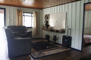 House, Smoking | 3 bedrooms - Casa de Campo com Churrasqueira e Fog o a Lenha (Paranaguá)