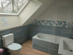 Asciugacapelli, asciugamani, sapone, carta igienica