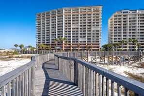 Property grounds - NEW ON RENTAL Beach Club Condo with Gulf Views, Spa & Resort Amenities (Gulf Shores)