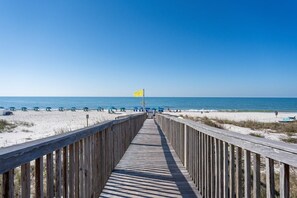 On the beach - NEW ON RENTAL Beach Club Condo with Gulf Views, Spa & Resort Amenities (Gulf Shores)
