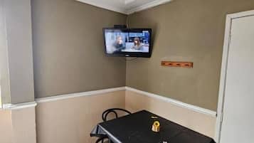 Premium Quadruple Room | Dining