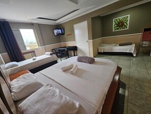 Premium Quadruple Room | Free WiFi - Hotel Vitória de Santos (Santos)