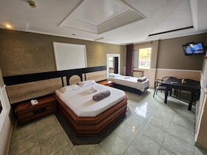 Premium Quadruple Room | Free WiFi - Hotel Vitória de Santos (Santos)