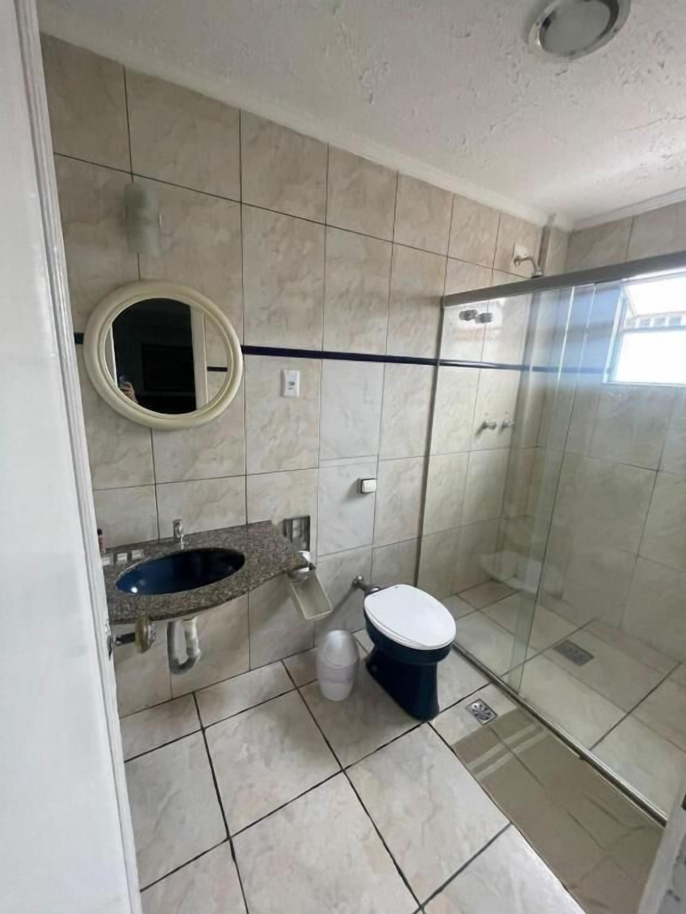 Shower, free toiletries, towels, toilet paper