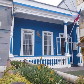Exterior detail - Aotea BackPacker Hostel (Iquique)