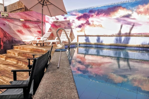 Outdoor pool - Aotea BackPacker Hostel (Iquique)